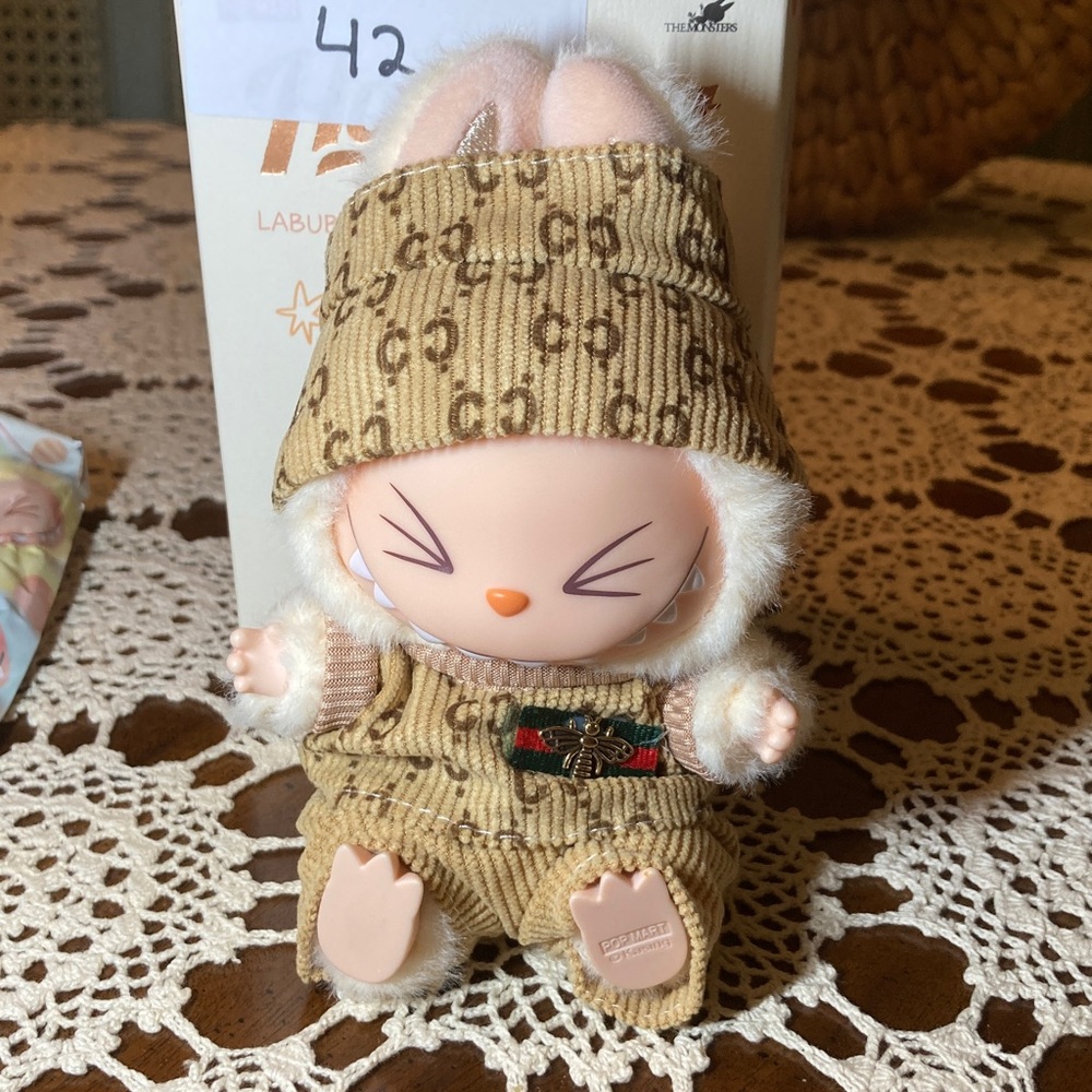 LABUBU Outfit, 3 pcs. Brn. Beige and red bee, Cute!
